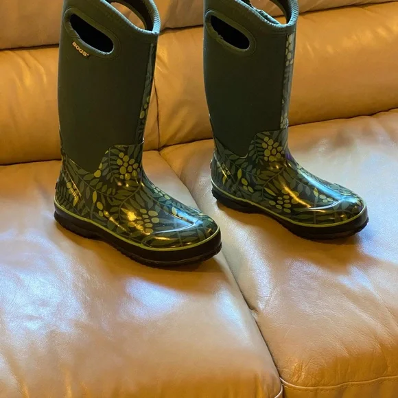 Brand New BOGS! - Picture 7 of 8